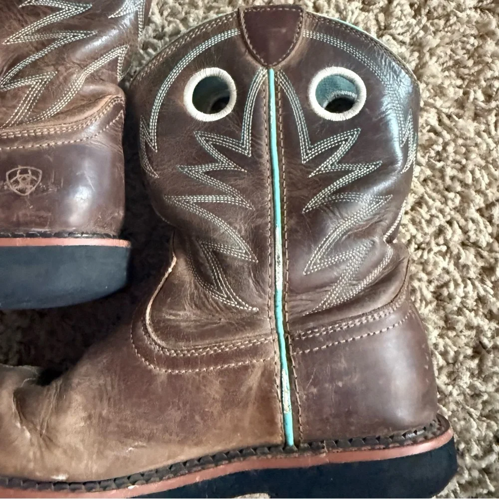 ARIAT Girls Brown Leather Cowboy boots. Size Kids size 3